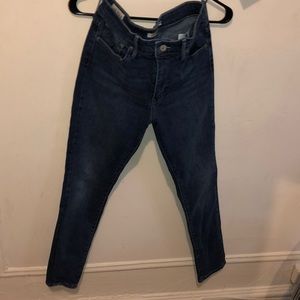 Levi’s High rise Skinny denim size 28